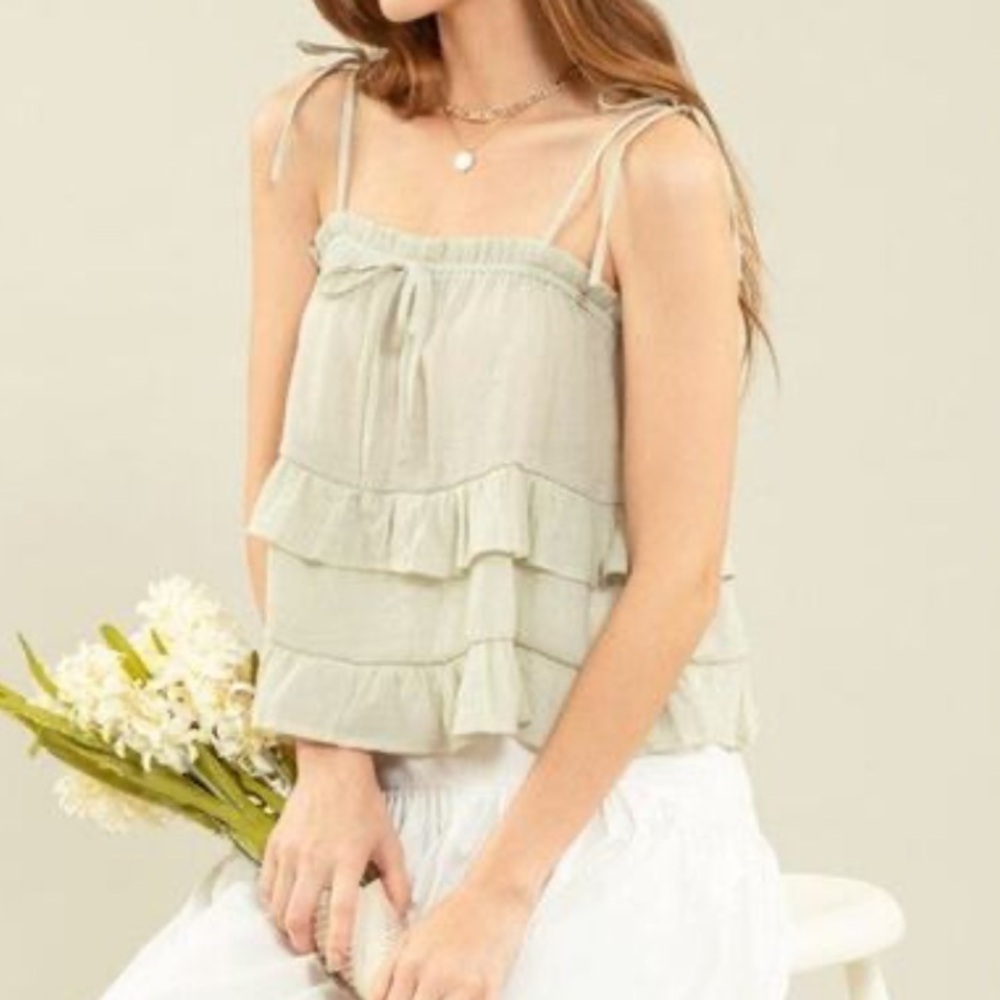 NWT Anthropologie Blu Pepper Light Sage Ruffle
Tiered Top Size Large